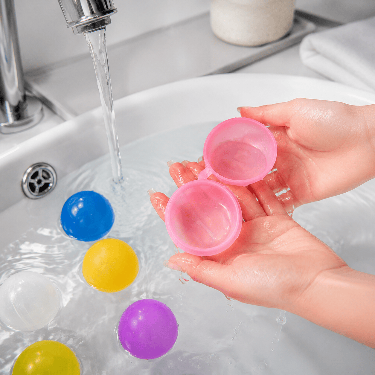 Reusable Magnetic-Free Silicone Water Ball